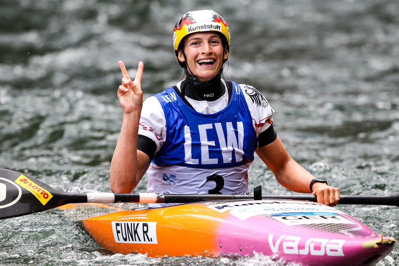 THE BASICS OF CANOE SLALOM